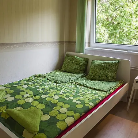 Tagas Nyaralo A Balaton Partjanal *