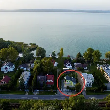 度假居 Tagas Nyaralo A Balaton Partjanal *